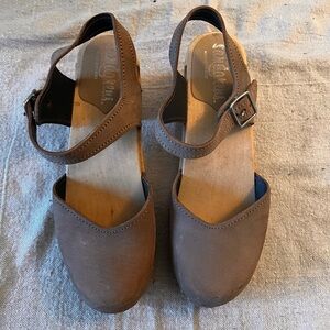 sandgrenns mary jane clogs
taupe